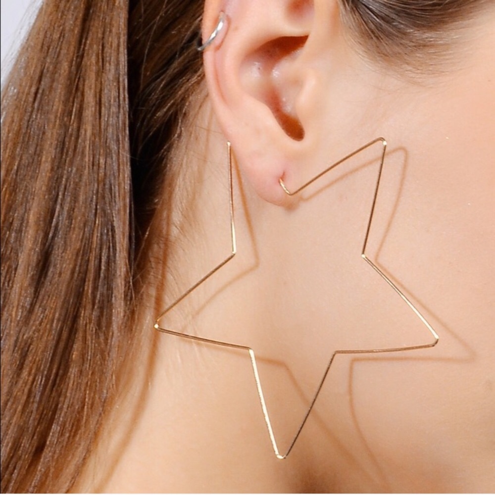 Chic 🌟 UO Style Big Silver Star Hoop Earrings - Picture 2 of 3
